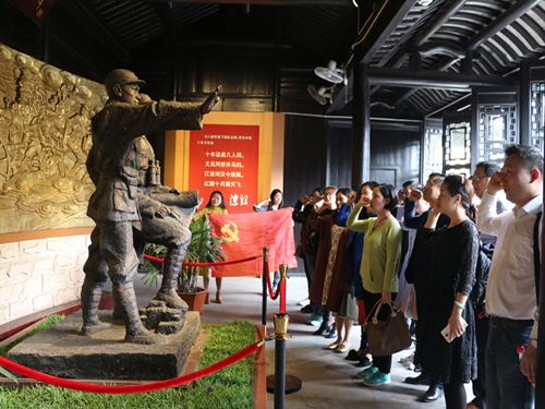 踏寻红色足迹 走进新四军黄桥战役纪念馆.jpg