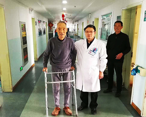91岁老人家中摔倒致骨折 我院成功进行手术治疗.jpg